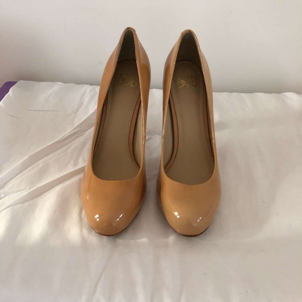 Joan & David pumps